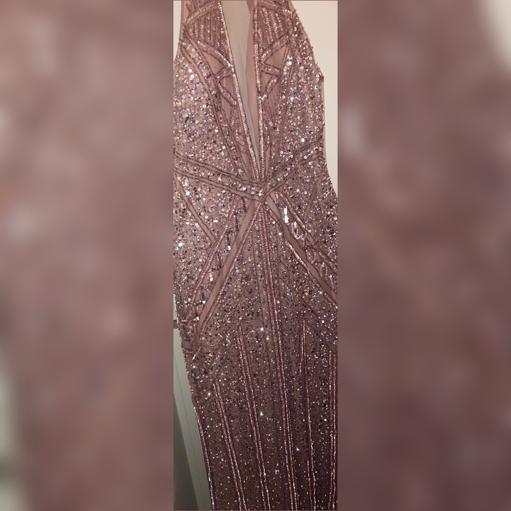 I am selling a prom dress that I never wore.